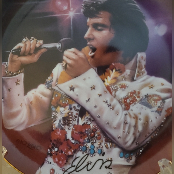 🔥Vintage Remembering Elvis "The King"   Collector Plate - Picture 2 of 5